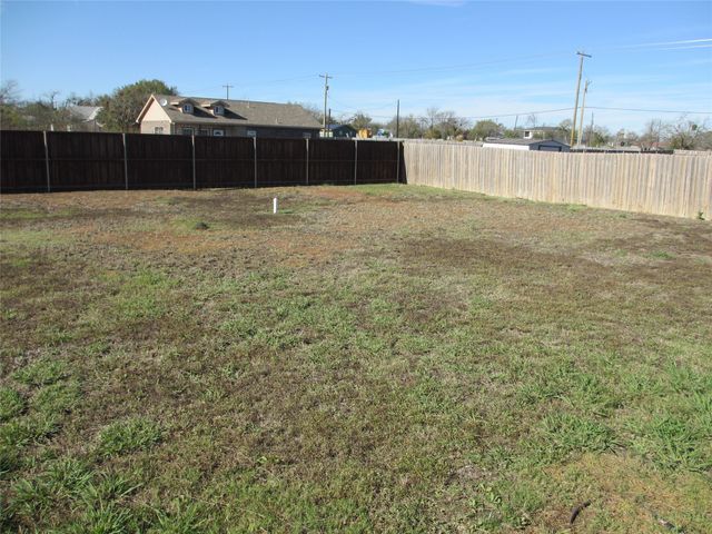 602 S Aquilla Street, Itasca, TX 76055