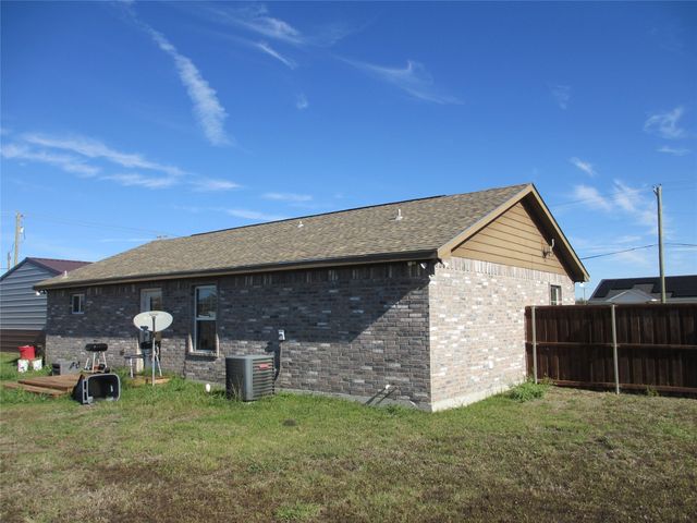 602 S Aquilla Street, Itasca, TX 76055