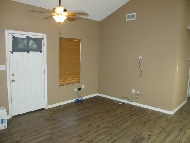 602 S Aquilla Street, Itasca, TX 76055