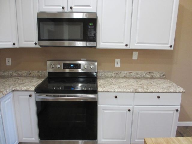 602 S Aquilla Street, Itasca, TX 76055