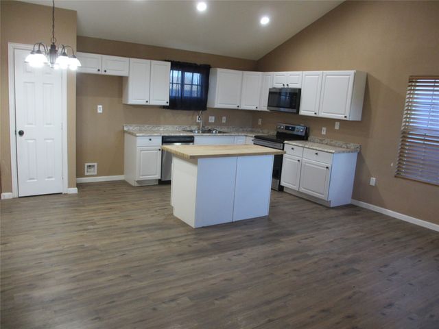 602 S Aquilla Street, Itasca, TX 76055