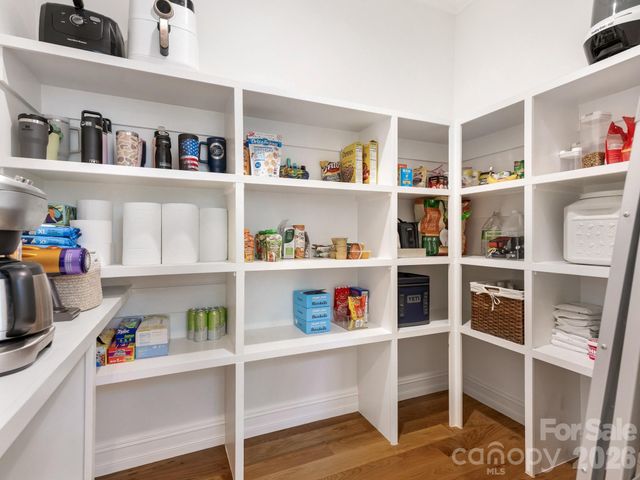2928 Hanson Drive, Charlotte, NC 28207