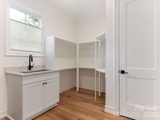 2928 Hanson Drive, Charlotte, NC 28207