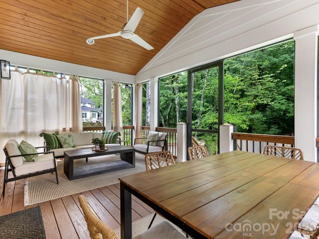 2928 Hanson Drive, Charlotte, NC 28207