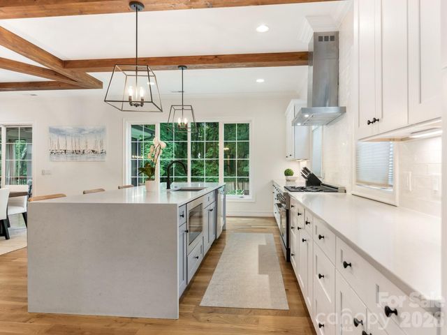 2928 Hanson Drive, Charlotte, NC 28207