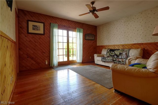 9307 Munich Drive, Parma, OH 44130
