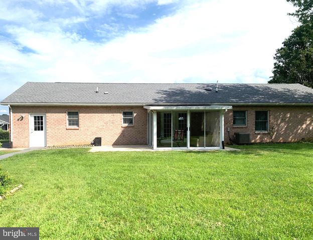 15 PLANTATION DR, Hagerstown, MD 21740