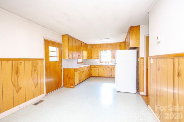 136 Marion Street, Marion, NC 28752