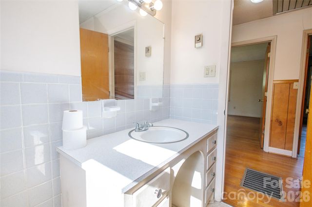 136 Marion Street, Marion, NC 28752