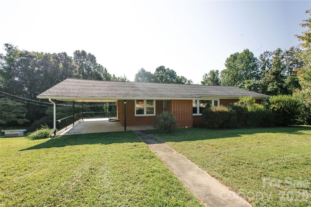 136 Marion Street, Marion, NC 28752
