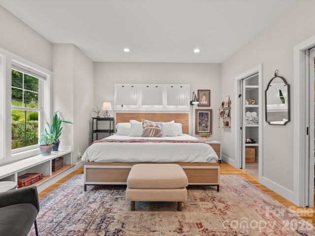 18 Thurland Avenue, Asheville, NC 28803