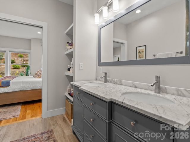 18 Thurland Avenue, Asheville, NC 28803