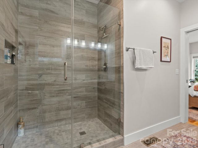18 Thurland Avenue, Asheville, NC 28803