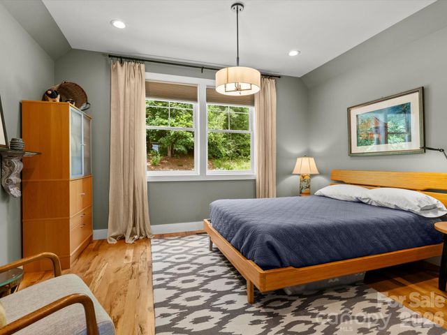 18 Thurland Avenue, Asheville, NC 28803