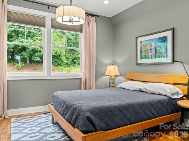18 Thurland Avenue, Asheville, NC 28803