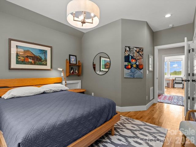 18 Thurland Avenue, Asheville, NC 28803