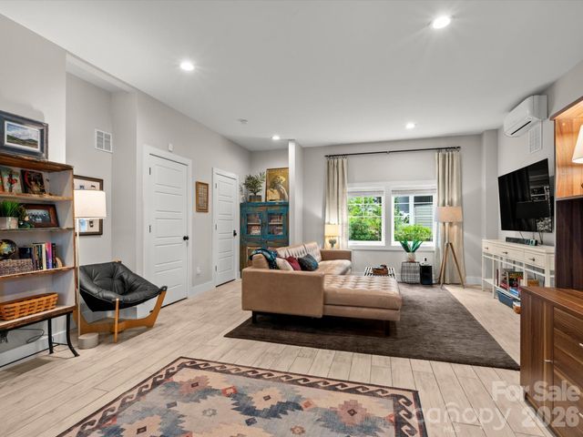 18 Thurland Avenue, Asheville, NC 28803