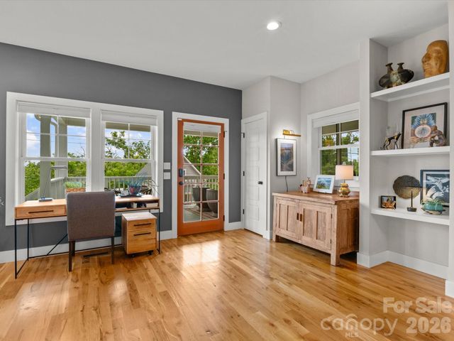18 Thurland Avenue, Asheville, NC 28803