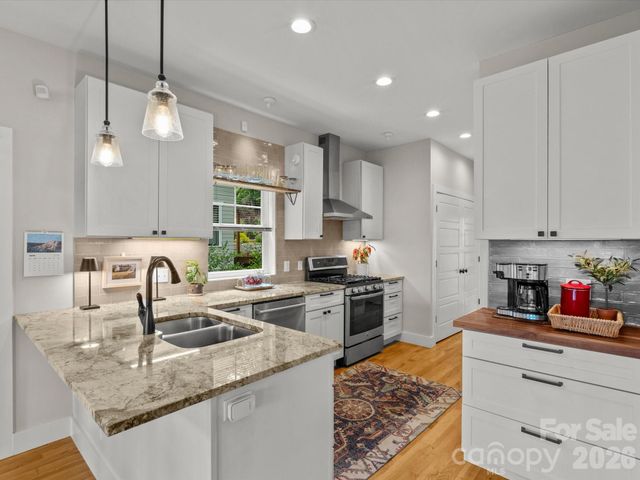18 Thurland Avenue, Asheville, NC 28803