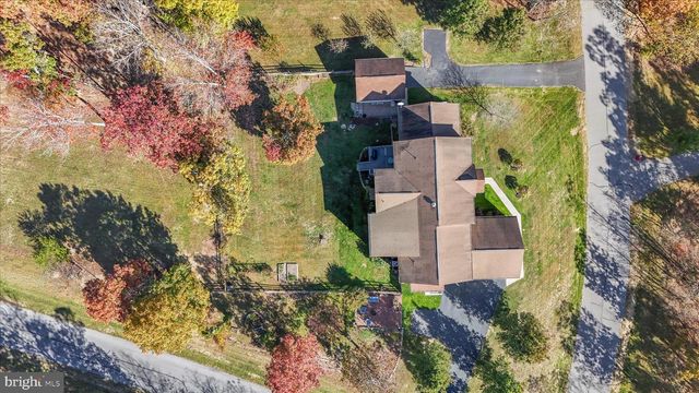 10 CARDIFF CT, Hedgesville, WV 25427