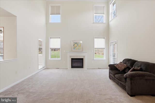 10 CARDIFF CT, Hedgesville, WV 25427