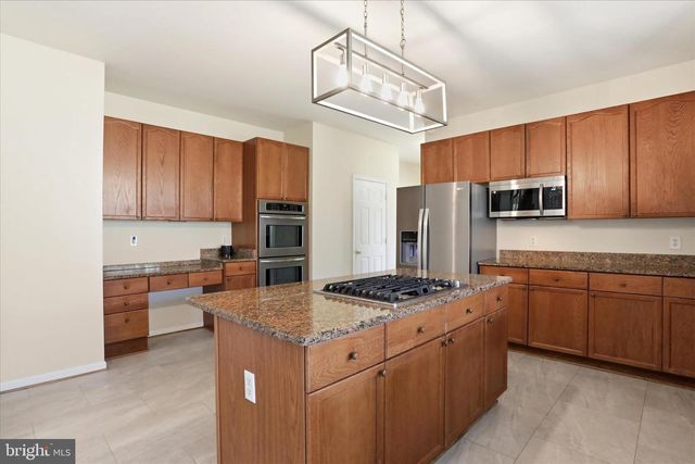 10 CARDIFF CT, Hedgesville, WV 25427