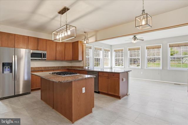 10 CARDIFF CT, Hedgesville, WV 25427