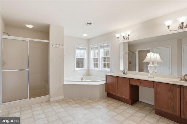 10 CARDIFF CT, Hedgesville, WV 25427