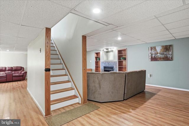 10 CARDIFF CT, Hedgesville, WV 25427