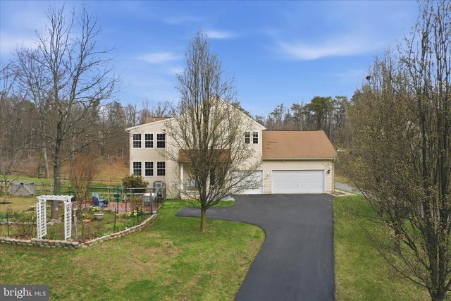 10 CARDIFF CT, Hedgesville, WV 25427