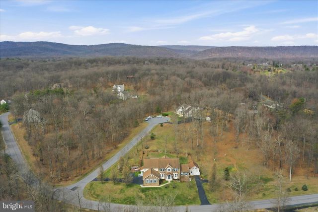 10 CARDIFF CT, Hedgesville, WV 25427