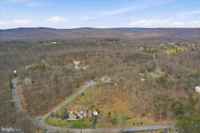 10 CARDIFF CT, Hedgesville, WV 25427