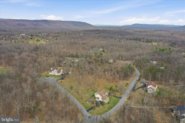 10 CARDIFF CT, Hedgesville, WV 25427