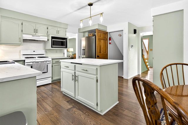72 THISTLE DOWN COURT, Appleton, WI 54915
