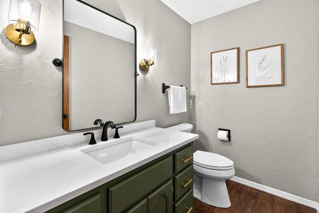 72 THISTLE DOWN COURT, Appleton, WI 54915