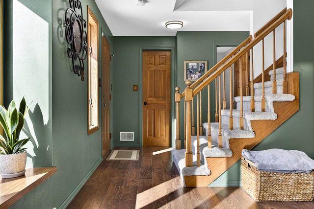 72 THISTLE DOWN COURT, Appleton, WI 54915