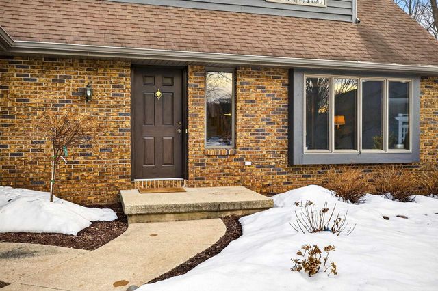 72 THISTLE DOWN COURT, Appleton, WI 54915