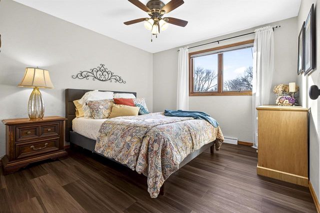 72 THISTLE DOWN COURT, Appleton, WI 54915