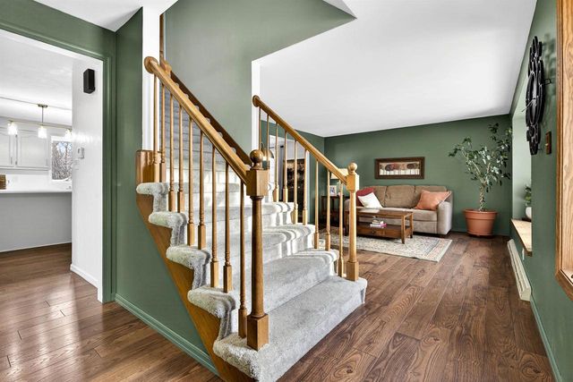 72 THISTLE DOWN COURT, Appleton, WI 54915