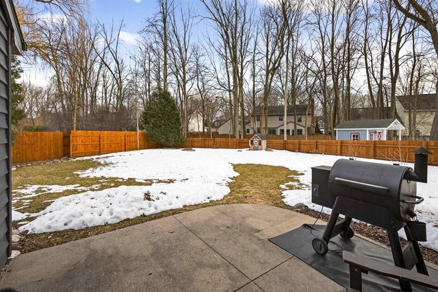72 THISTLE DOWN COURT, Appleton, WI 54915