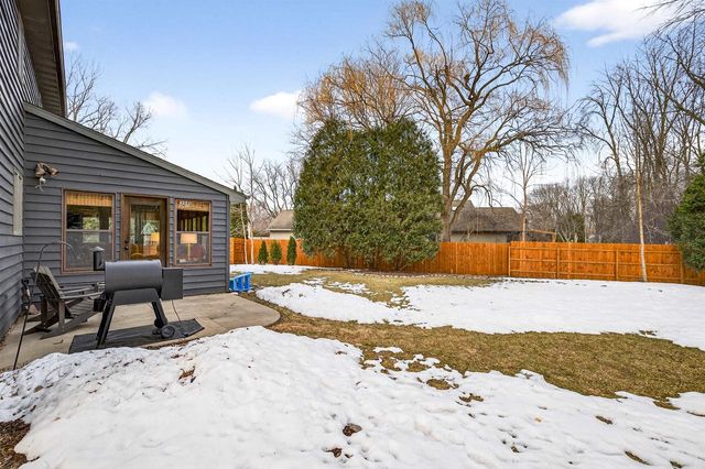 72 THISTLE DOWN COURT, Appleton, WI 54915