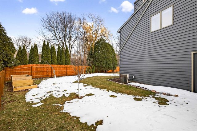 72 THISTLE DOWN COURT, Appleton, WI 54915