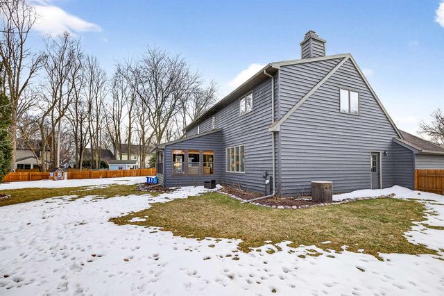 72 THISTLE DOWN COURT, Appleton, WI 54915