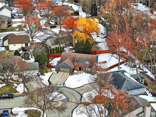 72 THISTLE DOWN COURT, Appleton, WI 54915