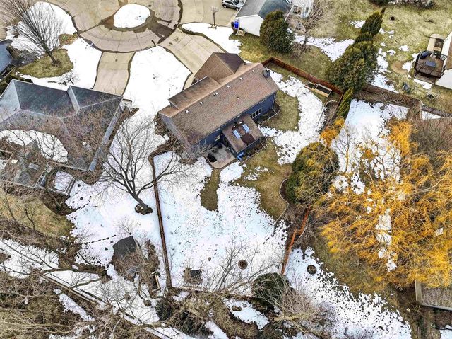 72 THISTLE DOWN COURT, Appleton, WI 54915
