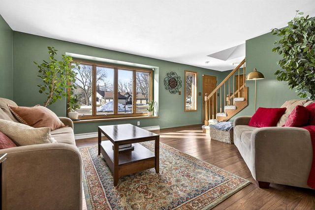 72 THISTLE DOWN COURT, Appleton, WI 54915