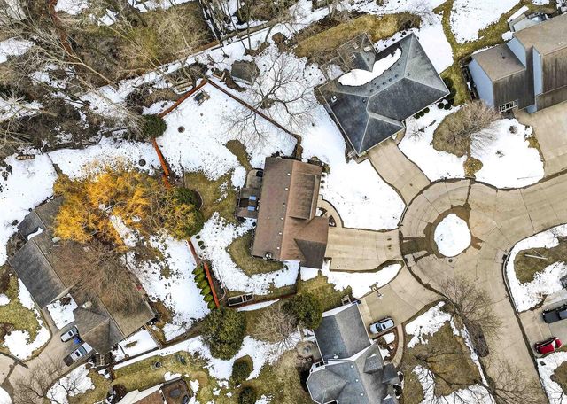 72 THISTLE DOWN COURT, Appleton, WI 54915