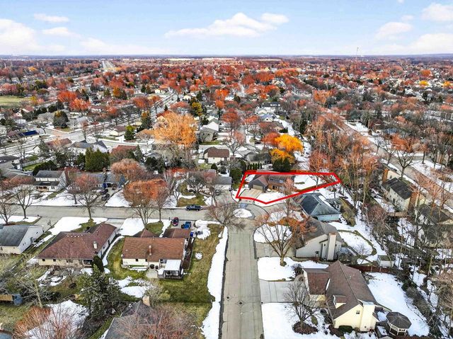 72 THISTLE DOWN COURT, Appleton, WI 54915