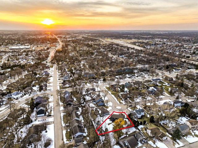 72 THISTLE DOWN COURT, Appleton, WI 54915