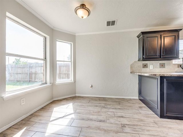 912 W Tesio Way, Mustang, OK 73064